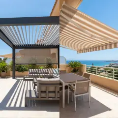 Dos tipos de toldos para patios: una pérgola moderna y un toldo retráctil a rayas, ambos ofrecen sombra en terrazas con vistas al mar.