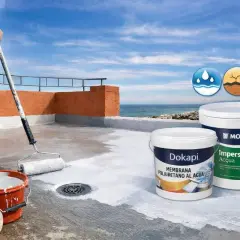 Hombre aplicando pintura para impermeabilizar suelo exterior. Cubos de Dokapi y Montó Impercil Acqua.