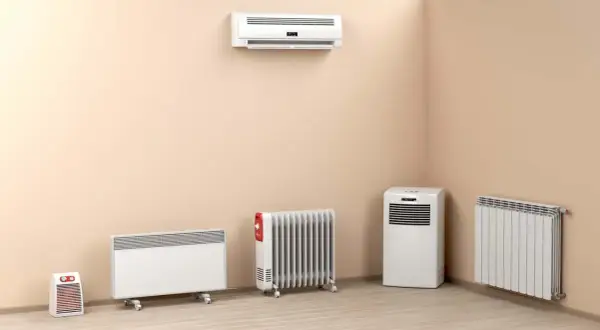 Soluciones para instalar calefacción sin obras: radiadores eléctricos, un split y un calefactor portátil en una habitación.