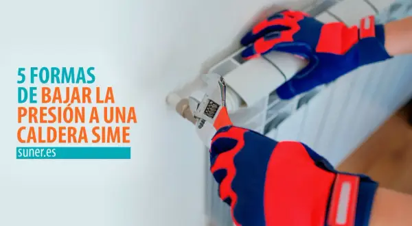 Manos con guantes ajustando una caldera con llave inglesa. Texto: "5 formas de bajar la presión a una caldera Sime".