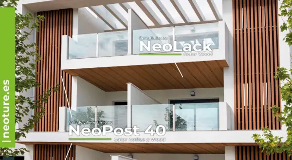Fachada moderna con revestimientos de madera para exterior. NeoLack y NeoPost 40, soluciones innovadoras y ecológicas.